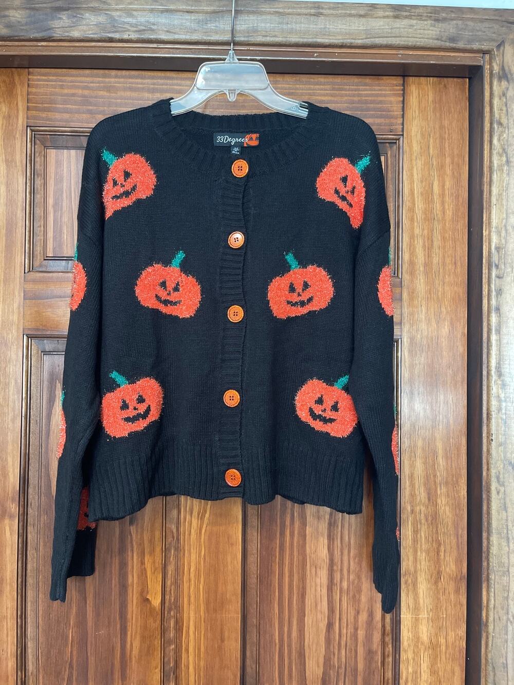 33 Degrees Black Halloween
Cardigan Sweater with Orange
Pumpkin Buttons XL